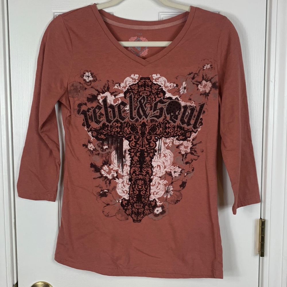 Rebel & Soul rust colored 3/4 length sleeves cross with black beading size large